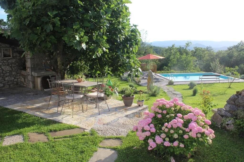 Villa Mavrici, Neighbors Free Buzet Exterior foto